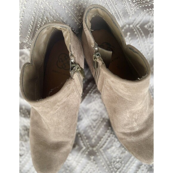 Ankle Boots - Fall Booties - Daisy Fuentes Size 6- Brown Boots - Picture 4 of 9